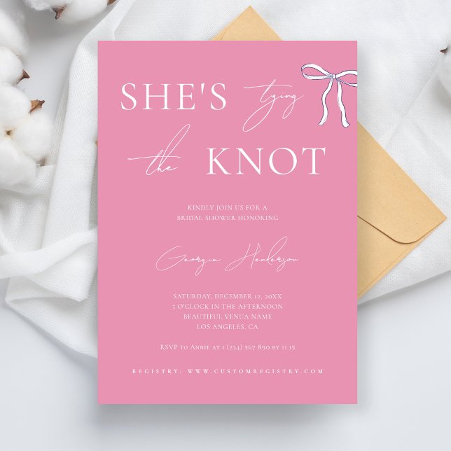 Stylish She is Tying the Knot Pink Brautparty Einladung (Von Creator hochgeladen)