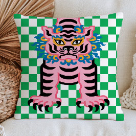 Stylized Asian Tiger on Green Checkered Pattern Kissen