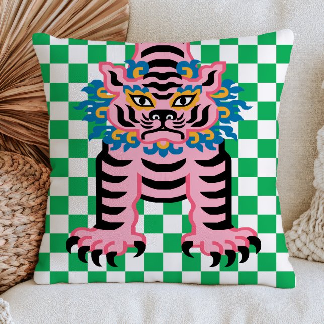 Stylized Asian Tiger on Green Checkered Pattern  Kissen (Von Creator hochgeladen)