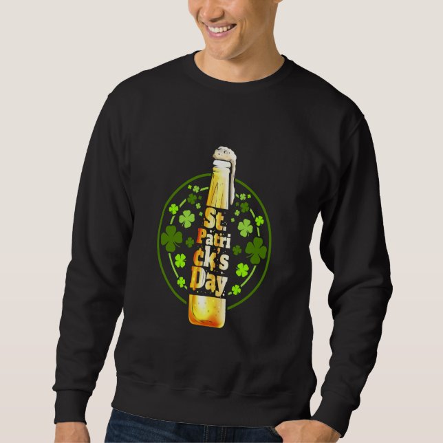 Stylized Beer Bottle And Shamrocks For St Patricks Sweatshirt (Vorderseite)