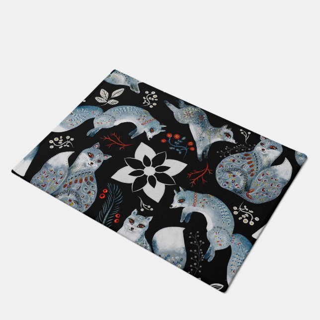  Stylized blue foxes with intricate floral designs Fußmatte (Schrägansicht)
