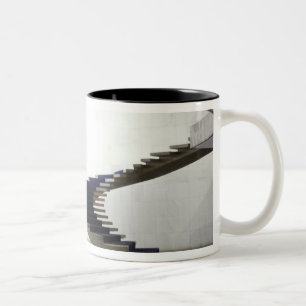 Südamerika, Brasilien, Brasília. Innenraum Zweifarbige Tasse