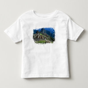 Südamerika, Peru. Ein Lama ruht auf einem Hügel Kleinkind T-shirt