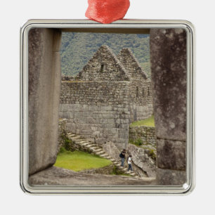 Südamerika, Peru, Machu Picchu. Zwei Touristen Ornament Aus Metall