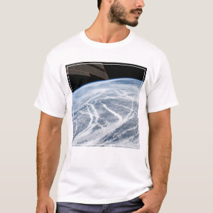 Südlich der Aleutianischen Inseln herrschen Wolken T-Shirt