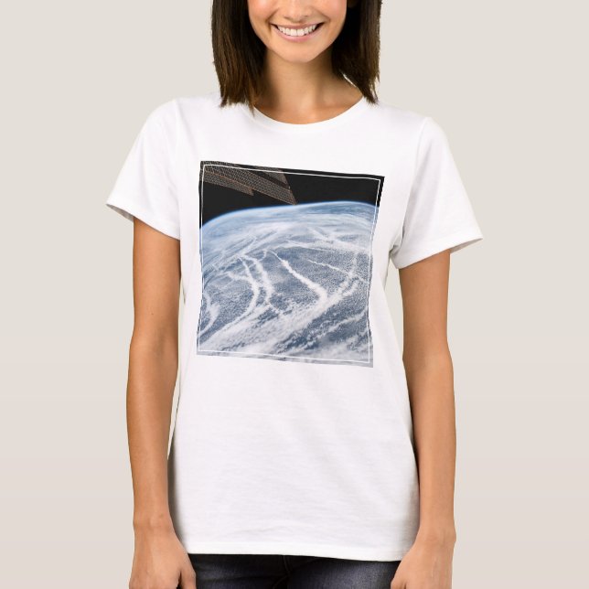 Südlich der Aleutianischen Inseln herrschen Wolken T-Shirt (Vorderseite)