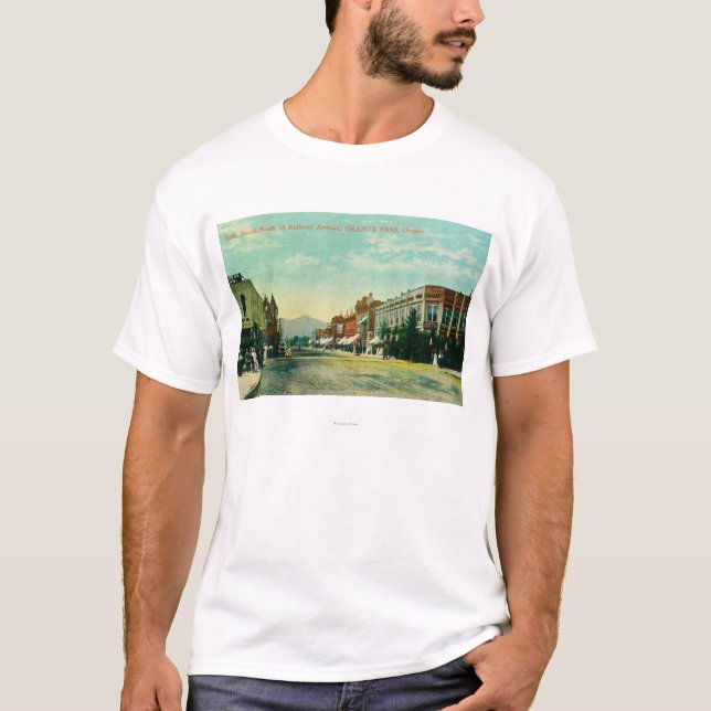 Südliche Ansicht der 6. Straße von der Eisenbahn T-Shirt (Vorderseite)