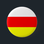 Südossetienflagge Button<br><div class="desc">Die Flagge, die von der Republik Nordossetien-Alanien (Ossetien: Ц: г р ӕ а т, И eine Trifarbe, von oben nach unten weiß, rot und gelb. Die Fahne soll auch die soziale Struktur der alten ossetianischen Gesellschaft repräsentieren, die in drei soziale Gruppen unterteilt war, die ein Bio Ganzes bilden: die militärische...</div>