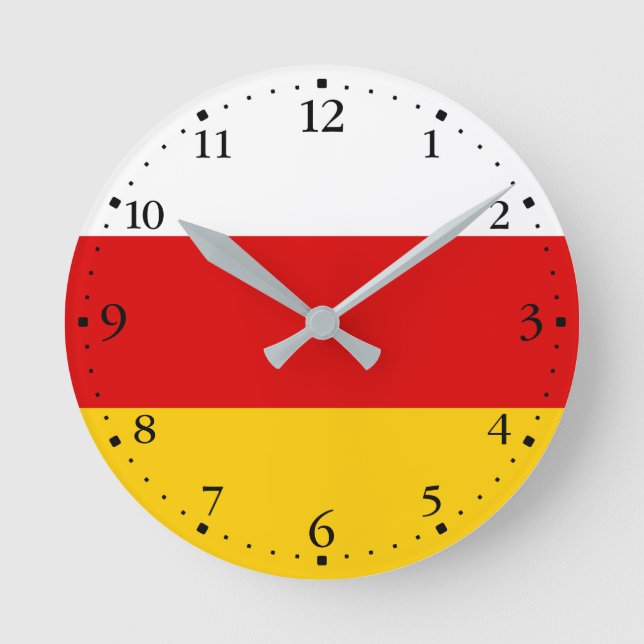 Südossetische Flagge Runde Wanduhr (Vorderseite)