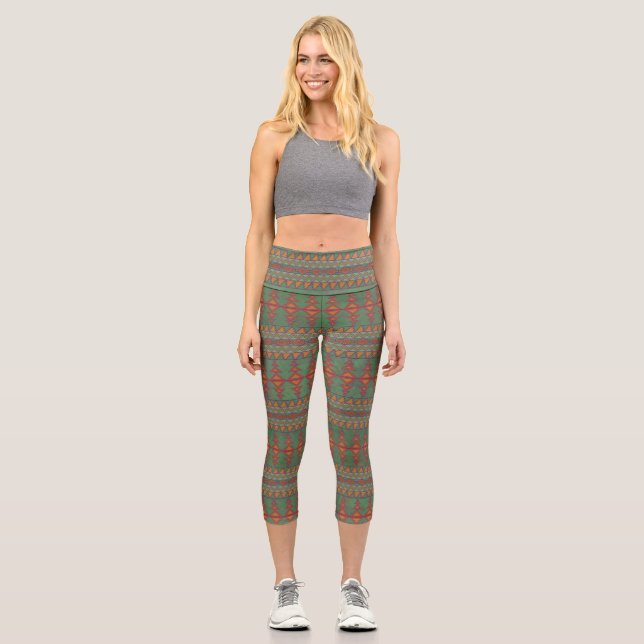 Südwest-Sagebrush Grünes geometrisches Design Capri Leggings (Vorderseite)