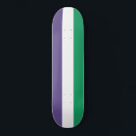 Suffragette Flag Skateboard<br><div class="desc">Dieses Design zeigt die Fahne der Suffragette-Bewegung, die im 20. Jahrhundert für das Wahlrecht bei öffentlichen Wahlen kämpfte, die als Frauenwahlrecht bekannt sind. Der Begriff "Suffragette" wurde zunächst geprägt, um die Bewegung zu vermindern, aber die beteiligten Frauen akzeptierten und begrüßten den neuen Namen bald als Zeichen ihrer Weigerung, nur männliche...</div>