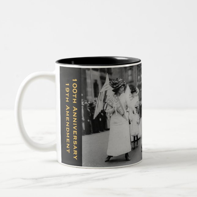Suffragette-Parade Mai 6,1912 das NYC der Frauen Zweifarbige Tasse (Links)