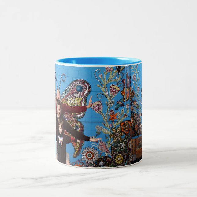 Sully, Erin u. Julie-Schmetterlings-Tasse Zweifarbige Tasse (Mittel)