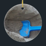 Summer Beach Gravitation Sand Shovel, Scoop, Playi Keramikornament<br><div class="desc">Sommer,  Strand,  Sandbucht,  Schaufel,  Spiel</div>
