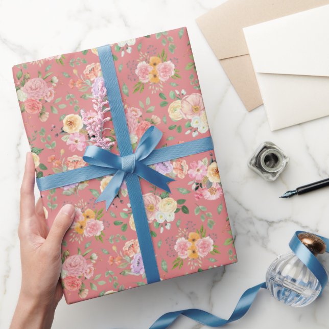 Summer Boho Floral auf Tulip Pink Geschenkpapier (Schenken)