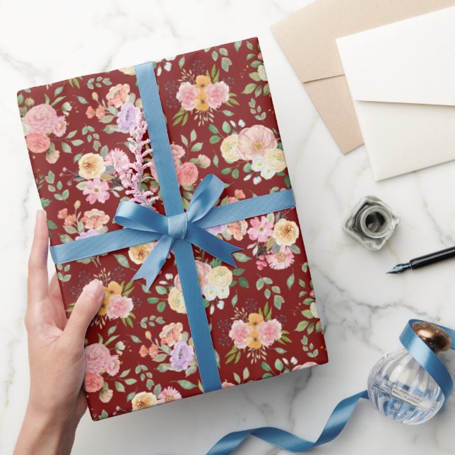 Summer Boho Floral on Barn Red Geschenkpapier (Schenken)