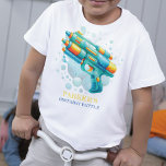 Summer Boy Birthday Water Gun Battle T-Shirt<br><div class="desc">Water Gun Summer Kindergeburtstag Party Design. Klicken Sie auf die Schaltfläche "Weitere Anpassung",  wenn Sie den Stil und die Position des Textes neu ordnen und formatieren möchten. Matching Produkte finden Sie in der Water Gun Birthday Battle Kollektion.</div>