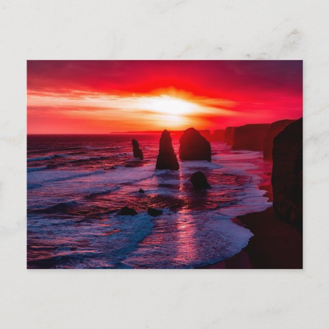 Summer Crimson Sunset Sky Vibrant Rocky Beach Postkarte (Vorderseite)