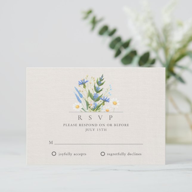 Summer Daisy Blue Floral Botanical Wedding RSVP Karte (Stehend Vorderseite)