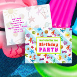 Summer Fun Girl's Birthday Party Einladung Postkarte<br><div class="desc">Sommergeburtsfeier Postkarteneinladung. Dieses tropische Sommerdesign eignet sich perfekt für das Party einer Teenagertochter oder für das Party am Schulpool. Der Text ist in hellen Farben gehalten und passt zu dem lustigen Sommerdesign, das Bilder von Sonnenbrillen, Flip Flops, Seestern, Palmen, Muscheln und mehr über hellblaue und weiße Streifen gedruckt hat. Die...</div>