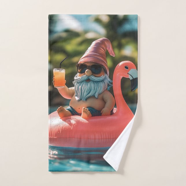 Summer Gnome in Sonnenbrille auf Flamingo Float Handtuch (Handtuch)