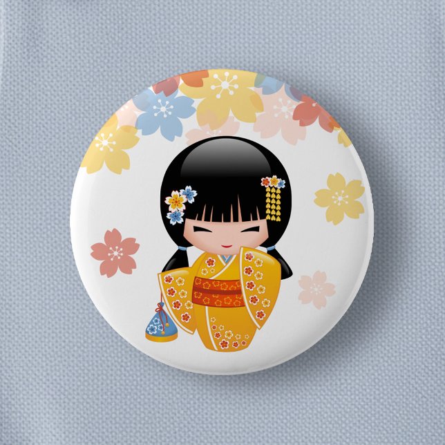 Summer Kokeshi Doll - Yellow Kimono Geisha Girl Button (Von Creator hochgeladen)
