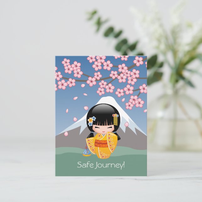 Summer Kokeshi Doll - Yellow Kimono Safe Journey Postkarte (Stehend Vorderseite)