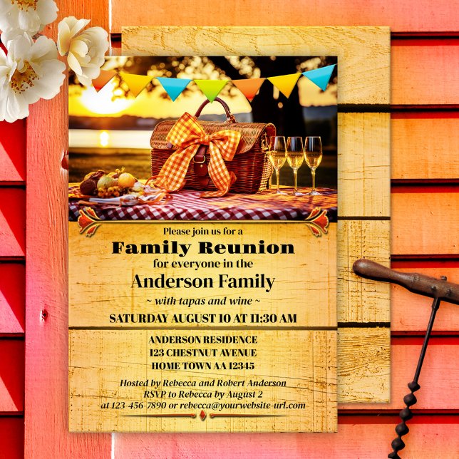 Summer Picnic Family Wiedersehen Party Einladung (Summer invitation in a rustic country style with a picnic table. Great for a family reunion)