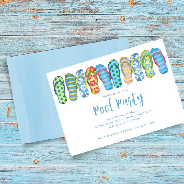 Summer Pool Party Cust Flip Flops Einladung (Summer pool party whimsical flip flops invitation.)
