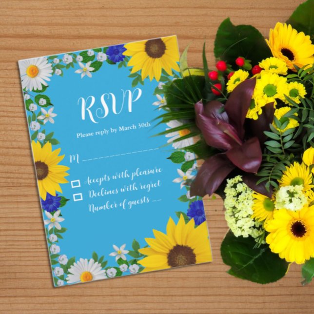 Summer Sky Blue Floral Wedding RSVP Karte (Von Creator hochgeladen)