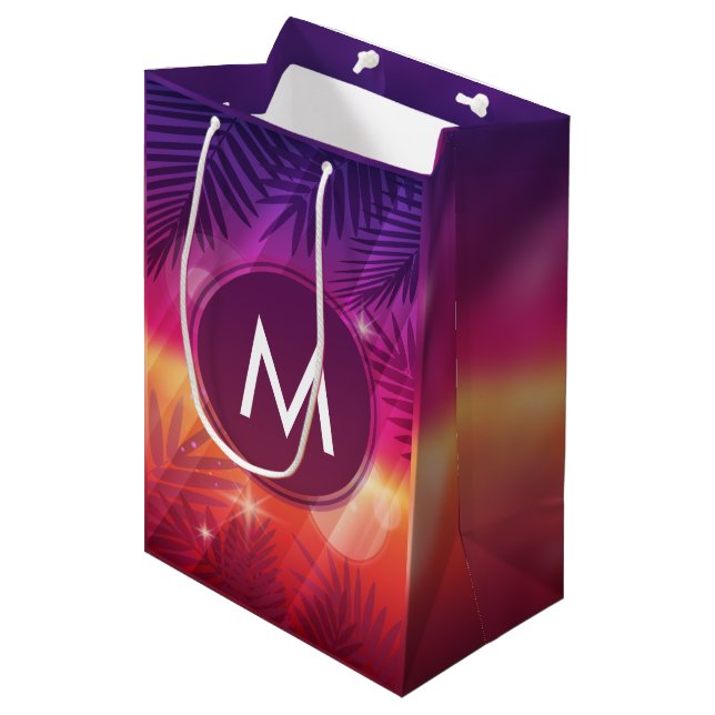 Summer Sunset Palm Trees Monogram Lila Orange Mittlere Geschenktüte (Vorderseite Schrägansicht)