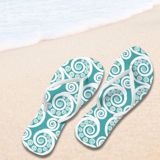 Summer Turquoise Nature inspiriert Curly-Wirbel Flip Flops (Summer Turquoise Nature-inspired Curly Swirls Flip Flops)