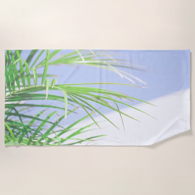 Summer Vibes Palm Tree Blätter Blassgrüne Pastel Strandtuch (Vorderseite)