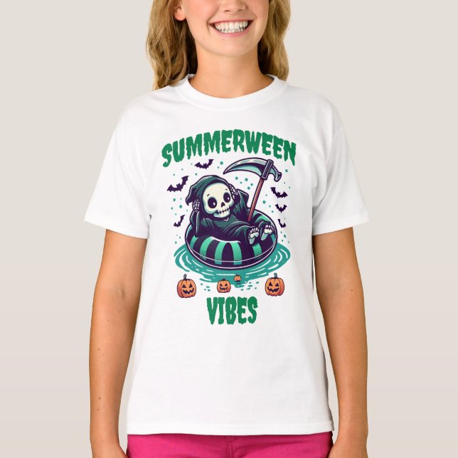 Summerween Stimmung – entspannter Sensenmann T-Shirt (Vorderseite)