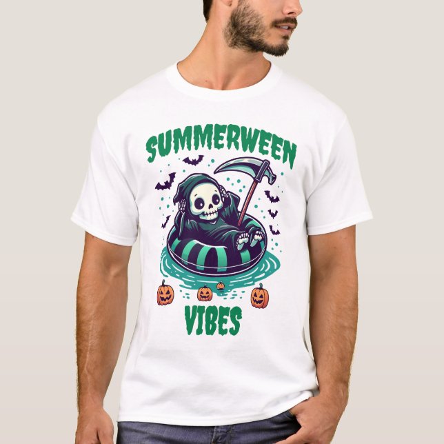 Summerween Stimmung – entspannter Sensenmann T-Shirt (Vorderseite)