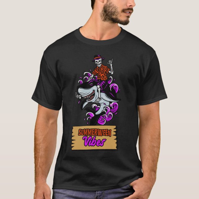 Summerween Vibes Skeleton Riding a Shark T-Shirt (Vorderseite)