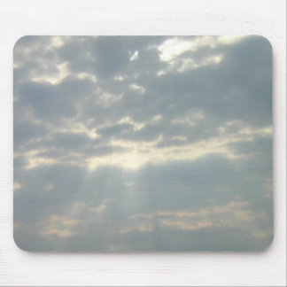 Sun, der durch Wolken Mousepad scheint