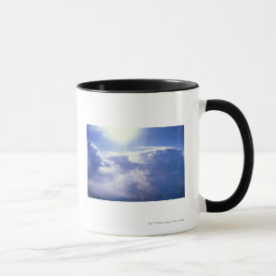 Sun, der durch Wolken shinning ist Tasse