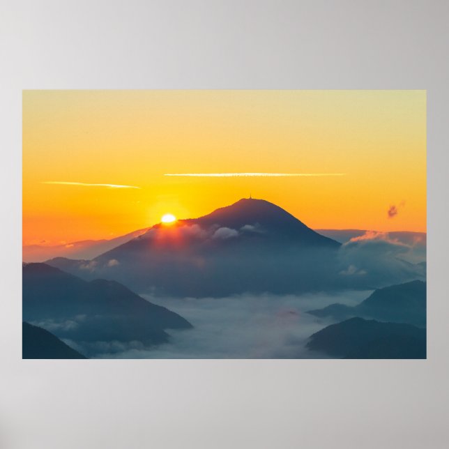 Sun, Gipfel hinter Uršlja gora, Slowenien Poster (Vorne)