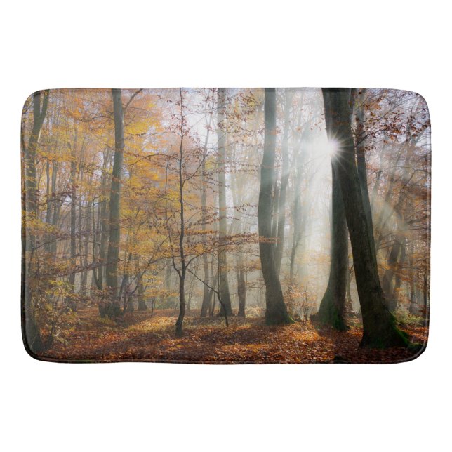 Sun Rays Mystic Misty Forest Badematte (Vorderseite)