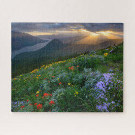 Sun Rays Shine auf Wildblumen auf dem Hundberg Puzzle