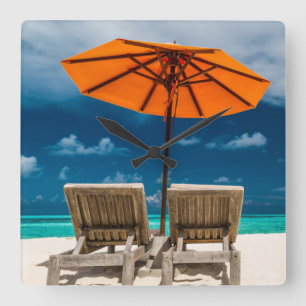 Sun-Regenschirm auf Sandy-Strand  Maldives Quadratische Wanduhr