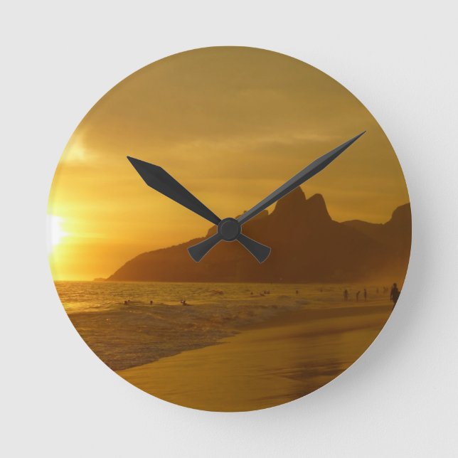 Sun Set at Ipanema Beach Brazil Runde Wanduhr (Vorderseite)