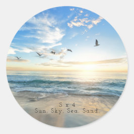 Sun. Sky. Meer. Sand. Strand Szene Runder Aufkleber