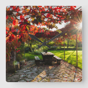 Sun through autumn leaves, Croatia Quadratische Wanduhr