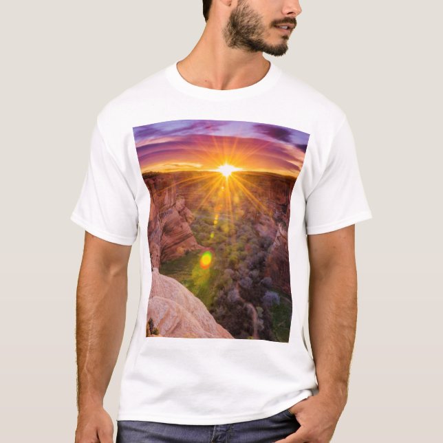 Sunburst in Canyon de Chelly, AZ T-Shirt (Vorderseite)
