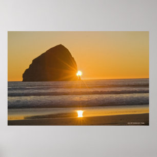 Sunburst und Haystack Rock am Kap Kiwanda Poster