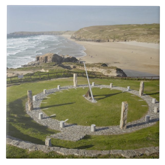 Sundial and Perran Beach, Perranporth, Cornwall Fliese (Vorderseite)