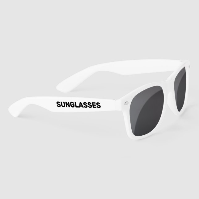Sunglasses that say sunglasses (Rechts)