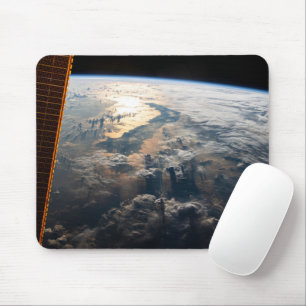 Sunglint blickt vor Celebes Meer in Südostasien Mousepad